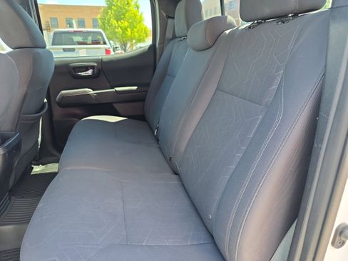 Used 2019 Toyota Tacoma TRD Off-Road w/ Technology Package AWD/4WD image 12