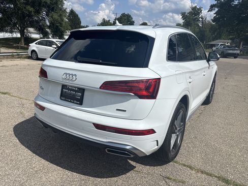 Used 2023 Audi Q5 e Premium Plus w/ Premium Plus Package AWD/4WD image 3