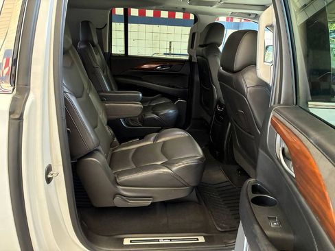 Used 2017 Cadillac Escalade ESV Premium Luxury image 15