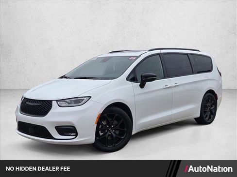 Used 2025 Chrysler Pacifica Limited FWD image 1