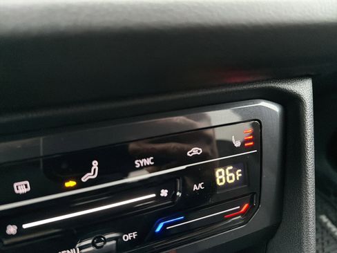 Used 2023 Volkswagen Tiguan SE R-Line image 19