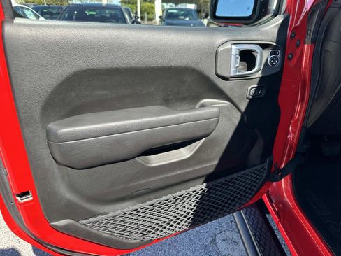 Certified 2022 Jeep Gladiator Sport image 16