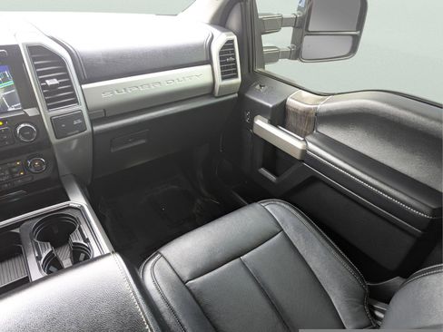 Used 2020 Ford F250 Lariat w/ Lariat Value Package image 16