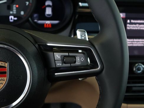 Used 2025 Porsche Macan image 29