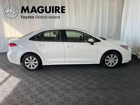 Used 2021 Toyota Corolla LE w/ Carpet Mat Package (TMS) FWD image 2