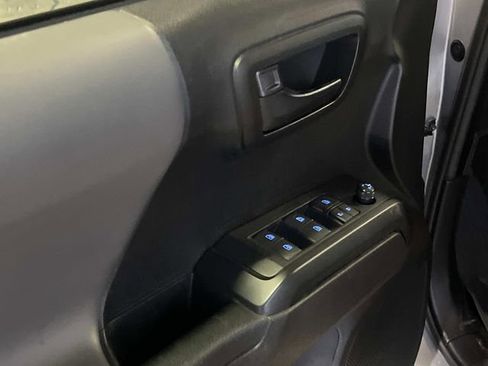 Used 2021 Toyota Tacoma SR w/ SR Convenience Package image 10