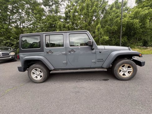 Used 2014 Jeep Wrangler Unlimited Sport AWD/4WD image 11