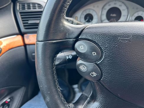 Used 2008 Mercedes-Benz E 350 4MATIC Sedan image 23