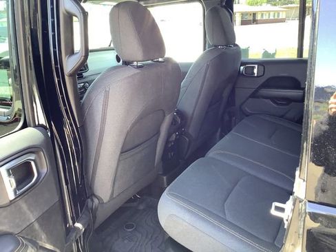 Used 2025 Jeep Wrangler Unlimited Sahara AWD/4WD image 23
