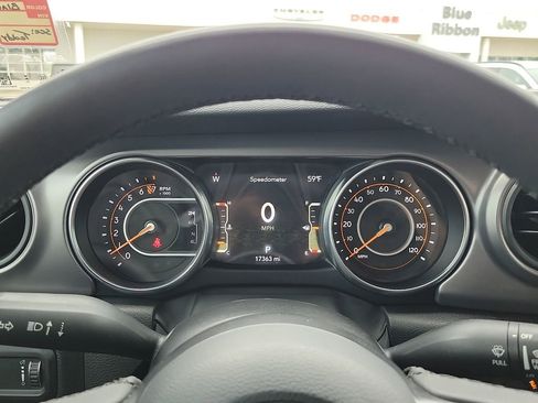 Used 2023 Jeep Gladiator Sport AWD/4WD image 18