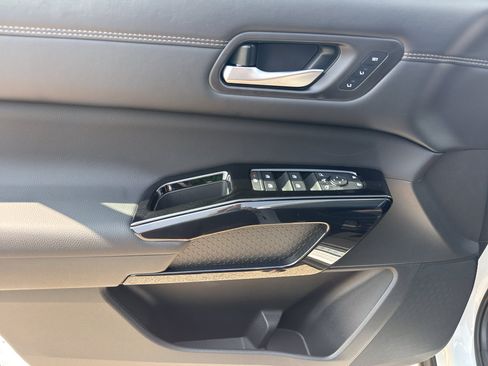 New 2026 Nissan Pathfinder Platinum AWD/4WD image 13