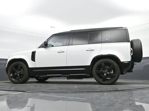 Used 2024 Land Rover Defender 110 X-Dynamic SE image 20