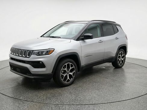 Used 2025 Jeep Compass Limited image 3