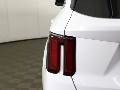 Used 2024 Kia Sorento LX FWD image 14