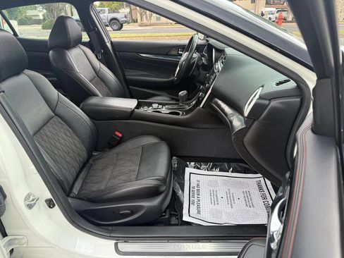 Used 2023 Nissan Maxima SR w/ Sport Mat Group image 13