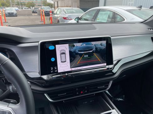 Used 2025 Volkswagen Atlas Cross Sport SE image 27