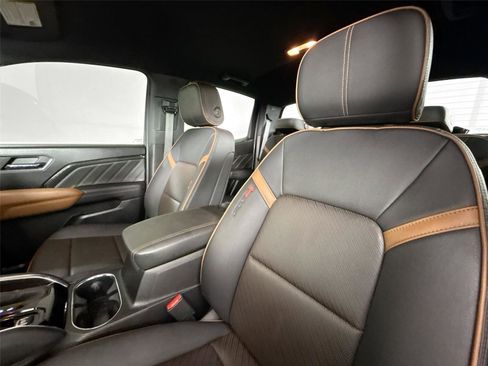 Used 2023 GMC Canyon AT4 w/ AT4 Premium Package AWD/4WD image 3