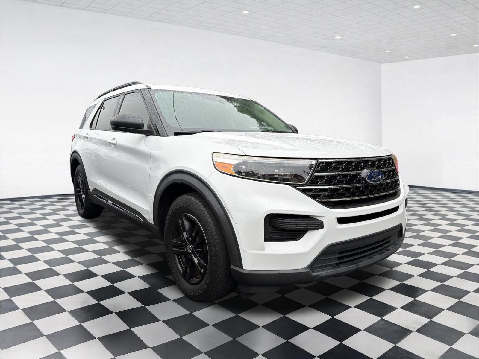 Used 2020 Ford Explorer XLT RWD image 3