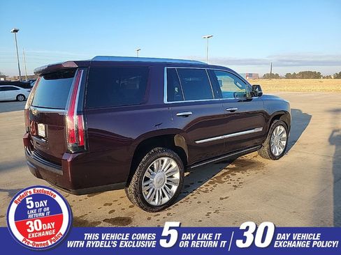 Used 2017 Cadillac Escalade Platinum image 3