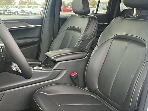 New 2025 Jeep Grand Cherokee Limited w/ Trailer Tow Package image 16