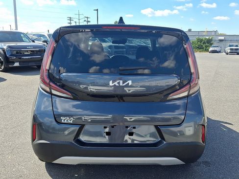 Used 2023 Kia Soul LX image 5