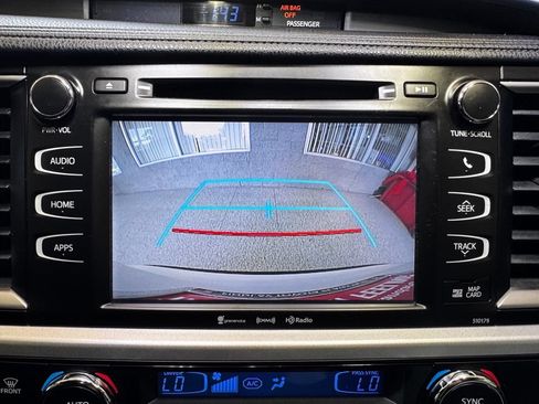 Used 2018 Toyota Highlander XLE FWD image 32
