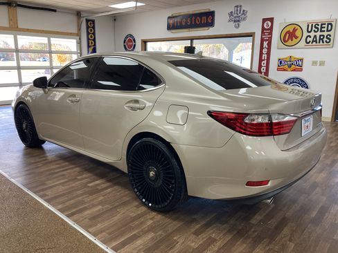 Used 2013 Lexus ES 350 w/ Luxury Pkg image 6