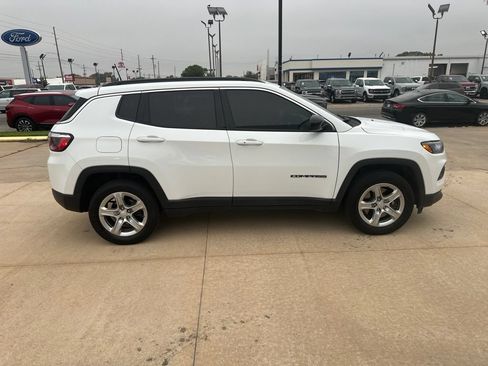 Used 2023 Jeep Compass Latitude AWD/4WD image 33