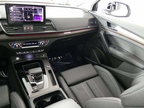 Certified 2025 Audi Q5 2.0T Premium Plus image 28