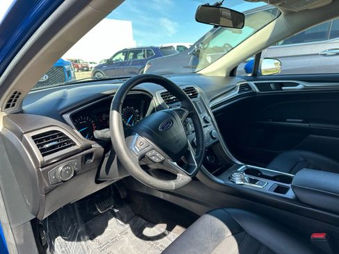 Used 2017 Ford Fusion SE w/ Equipment Group 201A AWD/4WD image 12