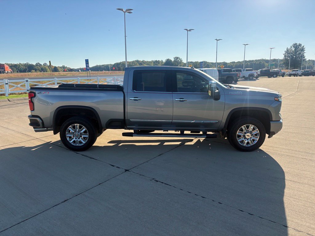 Used 2024 Chevrolet Silverado 3500 High Country w/ High Country Premium Package AWD/4WD image 7