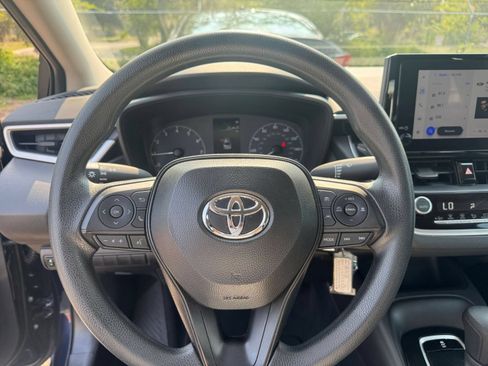 Used 2025 Toyota Corolla LE FWD image 27