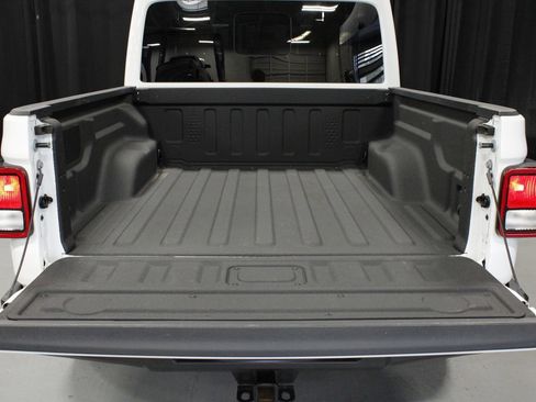 Used 2025 Jeep Gladiator Sport AWD/4WD image 17
