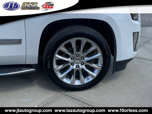 Used 2019 Cadillac Escalade Luxury AWD/4WD image 9