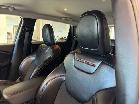 Used 2022 Jeep Cherokee Trailhawk w/ Comfort/Convenience Group image 11