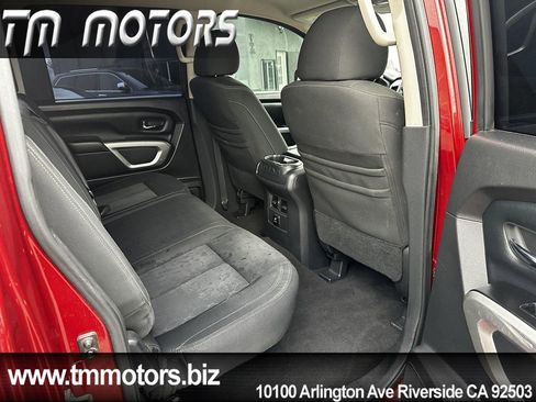 Used 2017 Nissan Titan SV AWD/4WD image 18