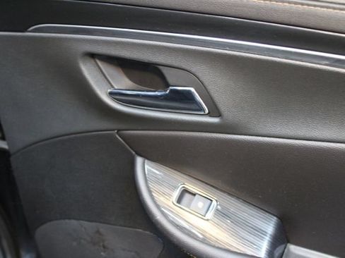Used 2019 Chevrolet Impala LT FWD image 13