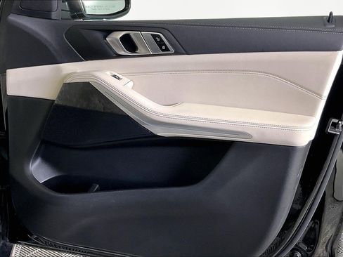 Certified 2022 BMW X5 xDrive45e image 23