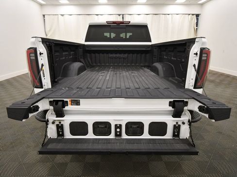 Used 2024 GMC Sierra 3500 AT4 w/ Technology Package AWD/4WD image 7