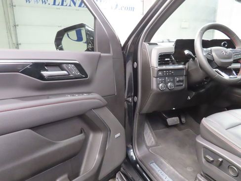Used 2025 Chevrolet Suburban RST w/ RST Capability Package AWD/4WD image 53