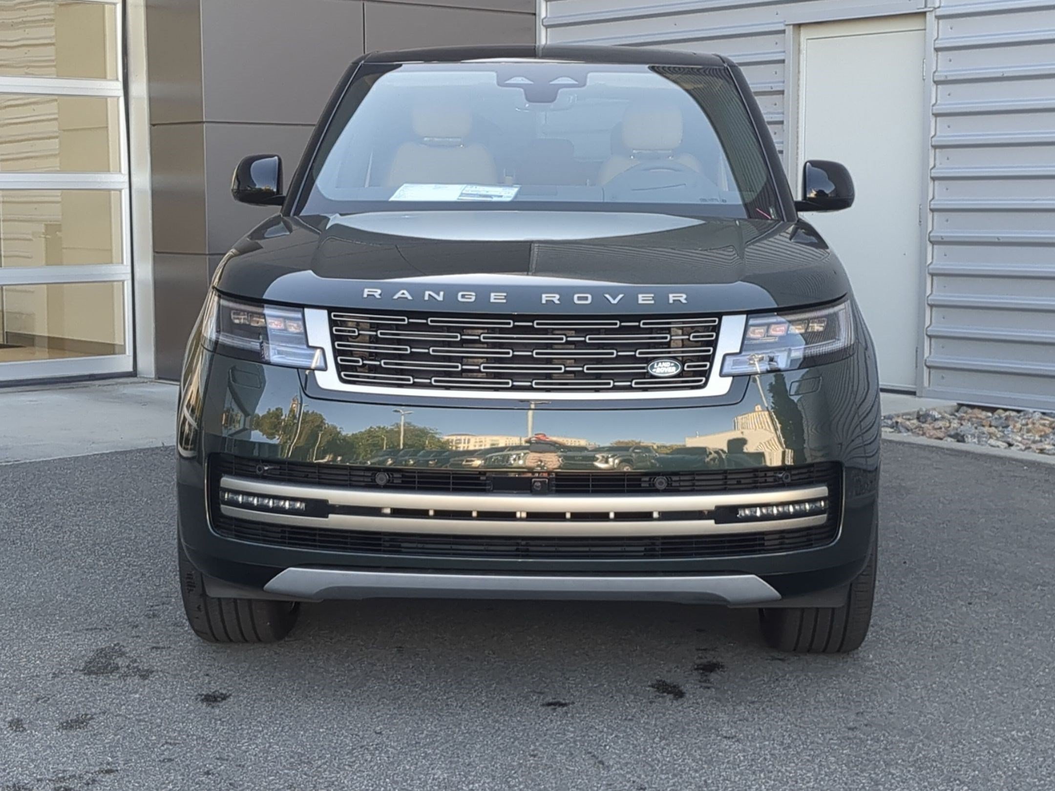 New 2027 Land Rover Range Rover SE AWD/4WD image 2