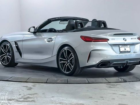 Used 2022 BMW Z4 M40i w/ Premium Package image 5