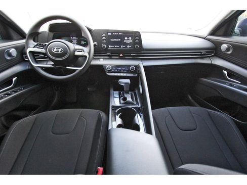 Used 2025 Hyundai Elantra Hybrid FWD image 10