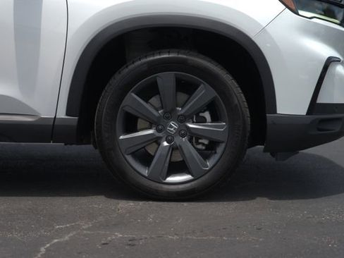 Used 2025 Honda Pilot Sport image 4