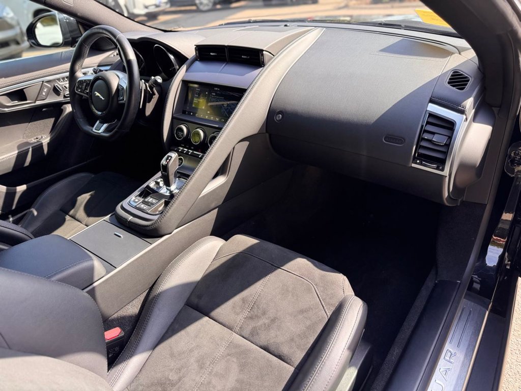 Used 2020 Jaguar F-TYPE Coupe RWD image 23