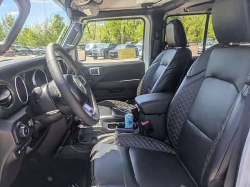 Used 2023 Jeep Wrangler Unlimited Sahara AWD/4WD image 14