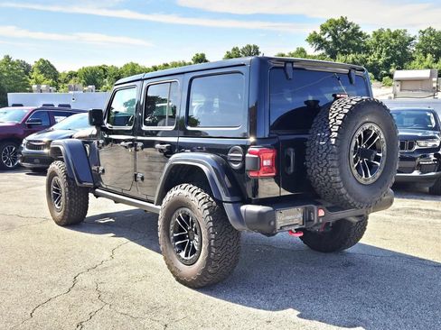 Used 2024 Jeep Wrangler Unlimited Rubicon AWD/4WD image 5