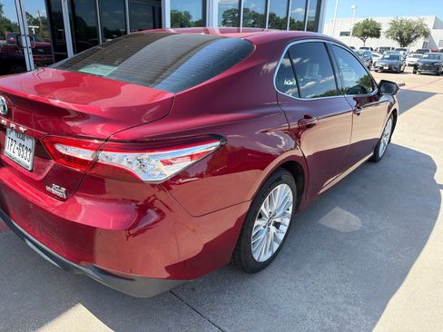 Used 2018 Toyota Camry XLE FWD image 7