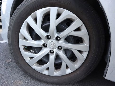 Used 2018 Toyota Corolla LE w/ Carpet Mat Package (TMS) image 16