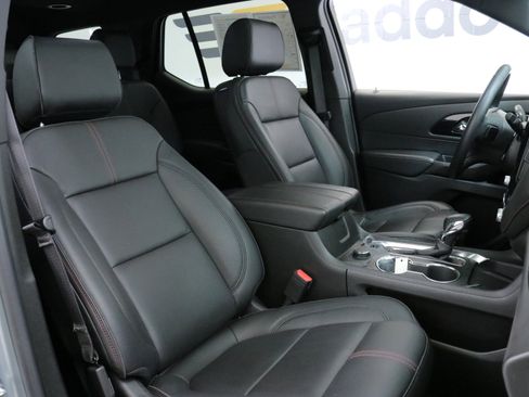 Used 2023 Chevrolet Traverse RS image 32